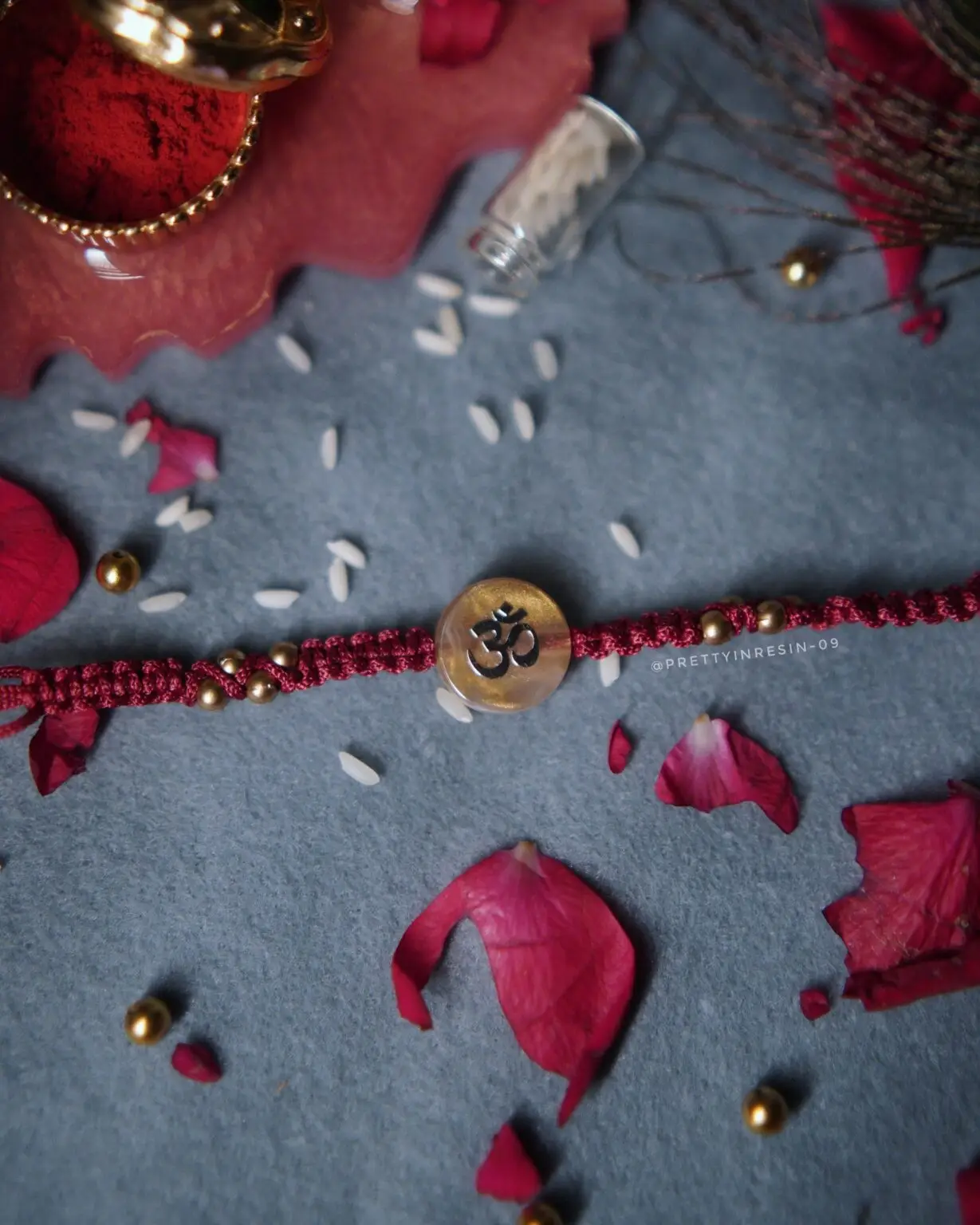 Raisin Om Rakhi